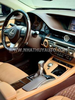Xe Lexus ES 250 2016